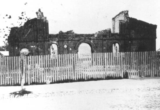 Synagoga w Łosicach zniszczona w czasie bombardowania miasta 09.09.1939 r..jpg