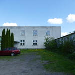 Zdjęcie przedstawia budynek szkoły w Chotyczach.